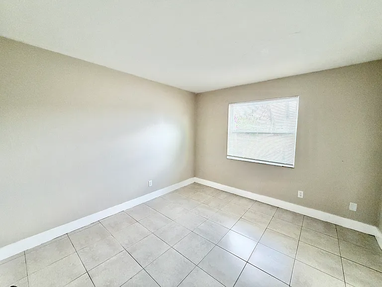 Sunshine Apartments — Photo 8