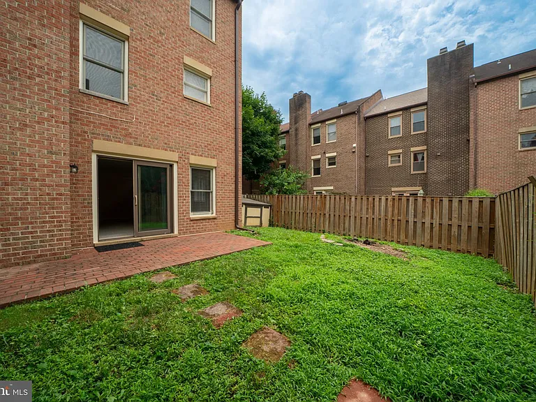10168 Turnberry Pl — Photo 30