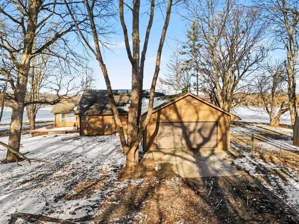 11311 Dunlavy Ln, Whitmore Lake, MI 48189