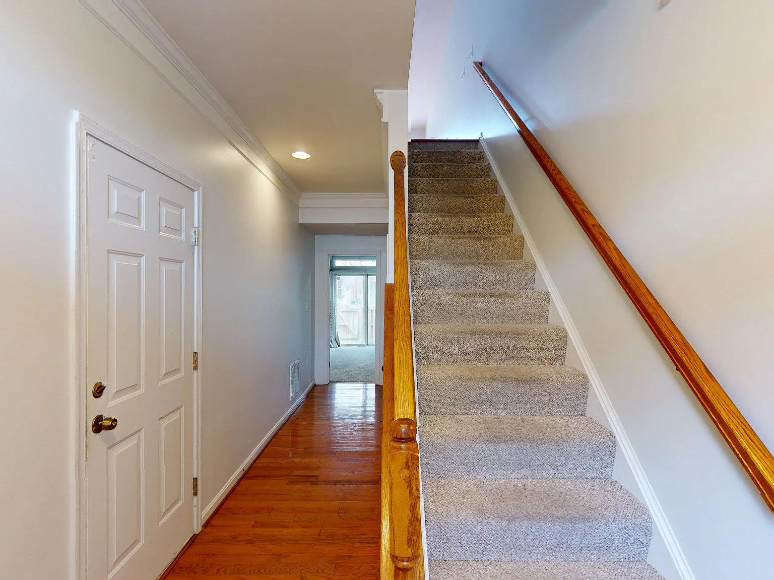 4 bed, 4.0 bath, 2035 sqft, $3,200 — Photo 2