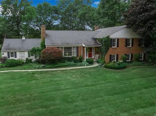 9275 Valley Stream Rd, Clarence, NY 14031