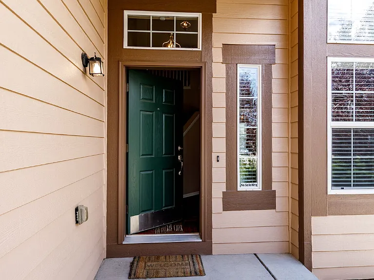 6104 Hayfield Pl — Photo 3