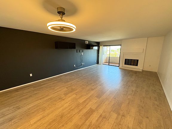 5th image of 6960 Hyde Park Dr Unit 16