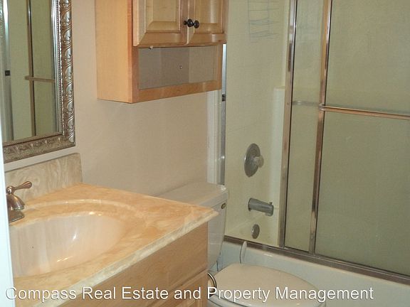 3rd image of 1069 Estes St