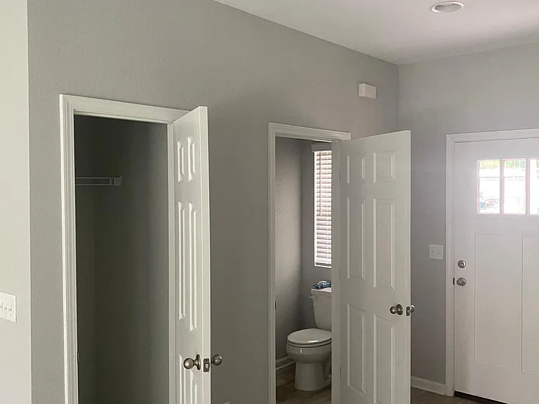 1737 Charlotte St — Photo 8
