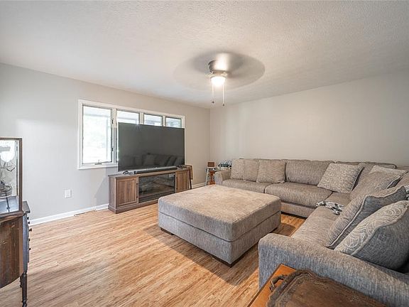 3rd image of 24475 Sidney Rd