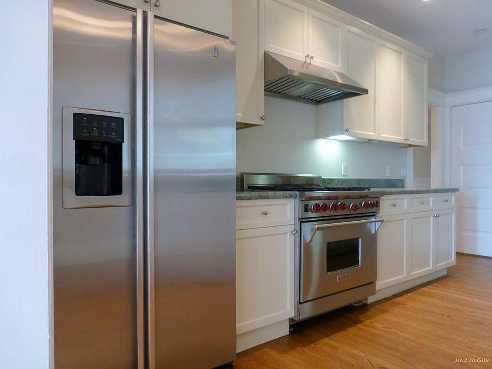 1st image of 340 Carl St