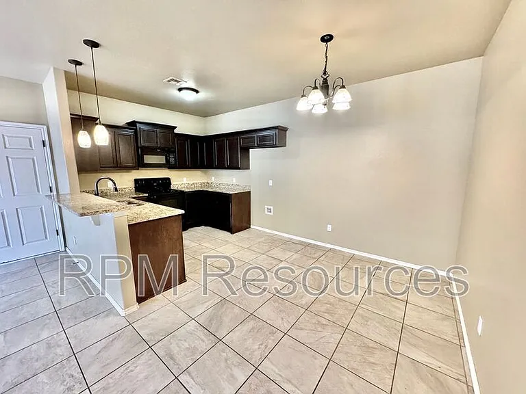 151 Bison Court Way — Photo 5
