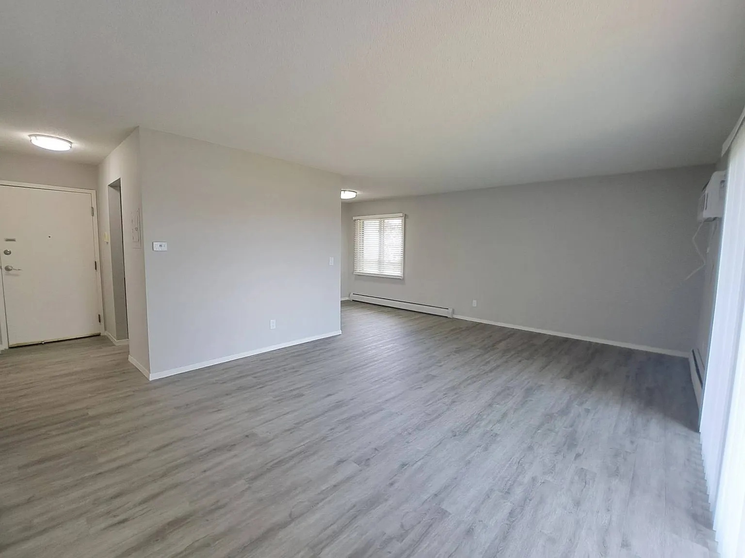 Corinthian Apartments — Photo 2