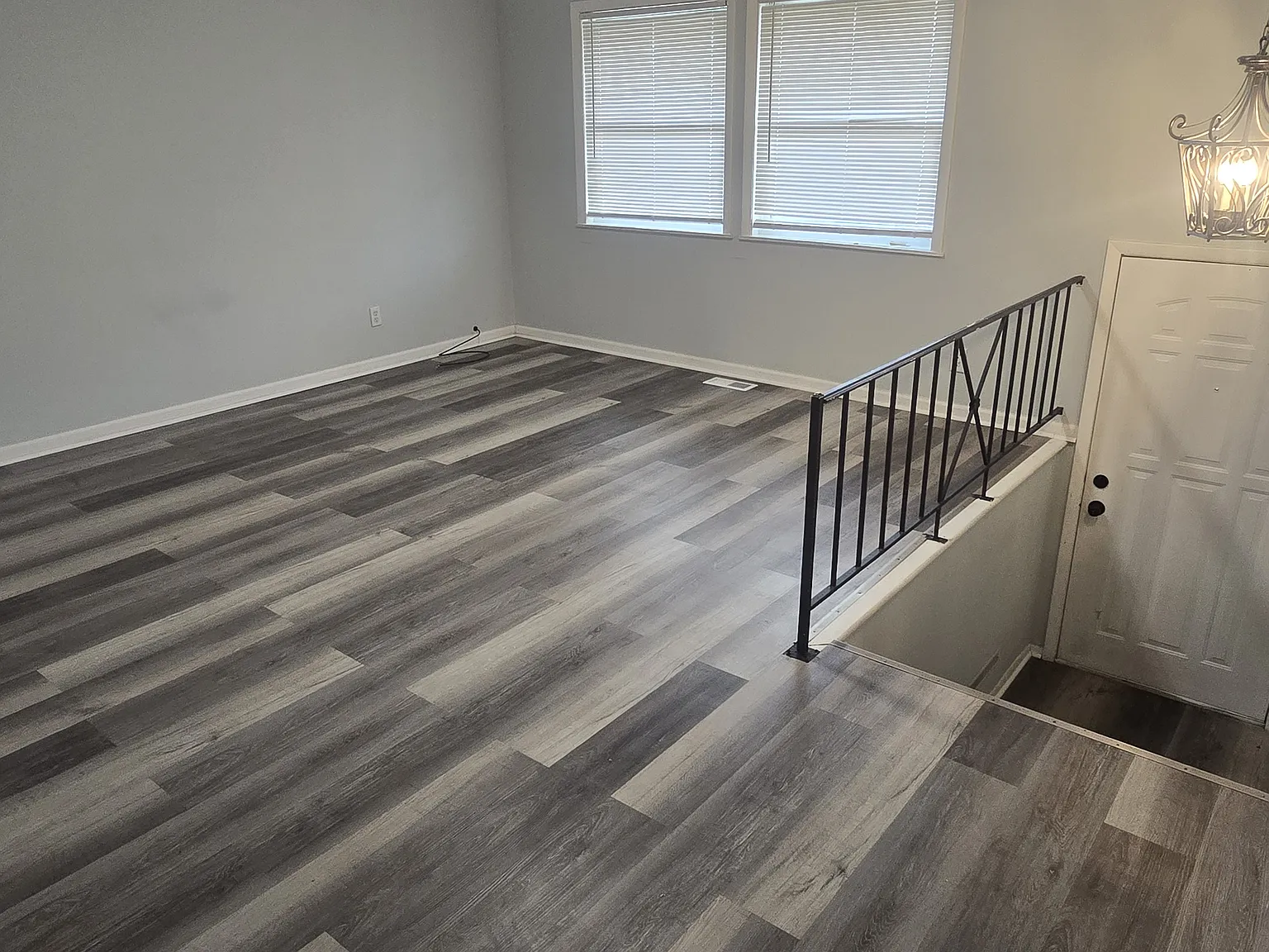 101 S Sycamore Ln — Photo 2