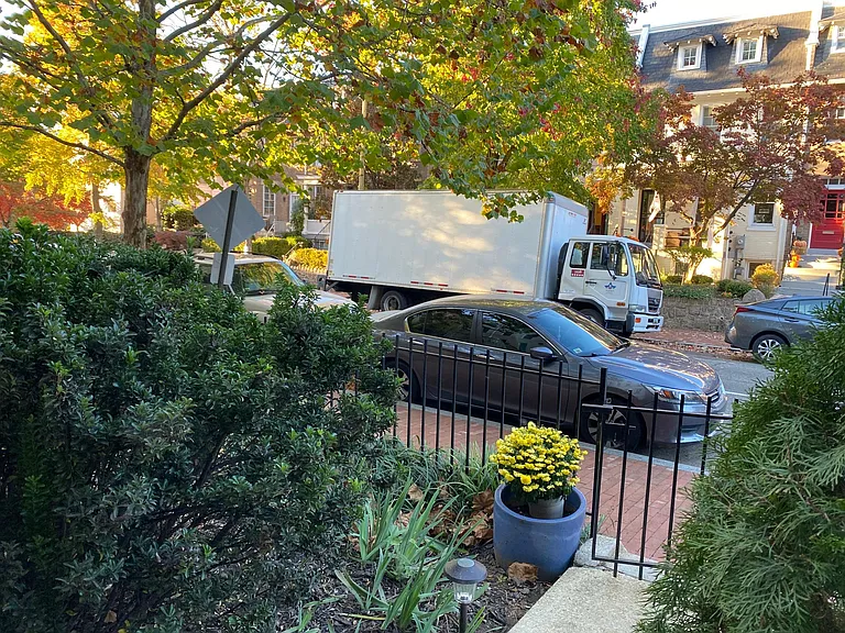 This is your private entrance from D St. You have another private entrance from Maryland Ave.