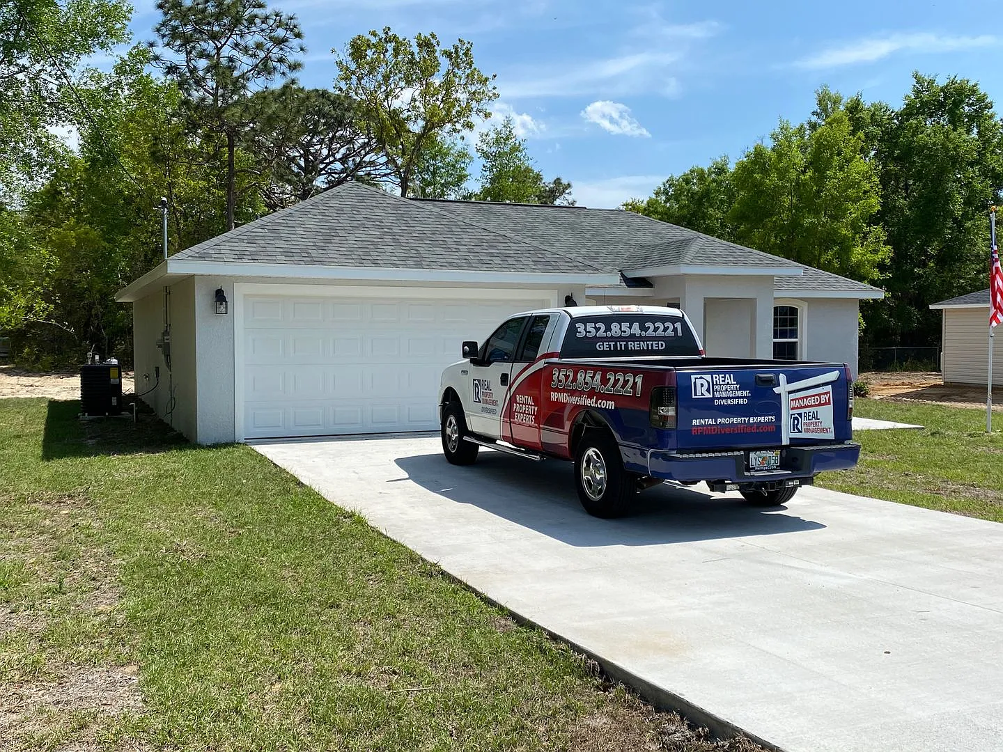 Custom Home - Desirable SE Ocala Neighborhood 3/2/2 **Won't Last** — Photo 3