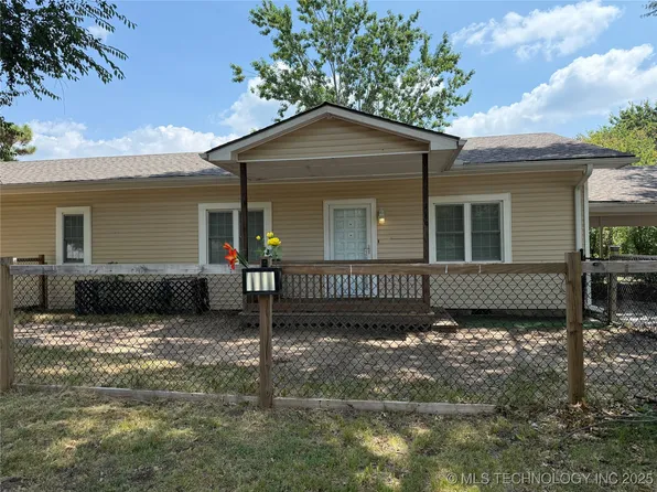 116 SW 5th St, Checotah, OK 74426