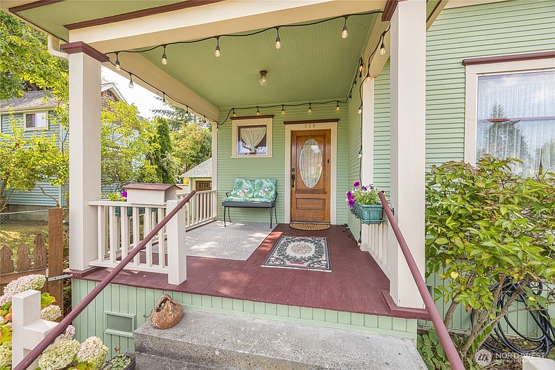 3rd image of 220 W 11th Street