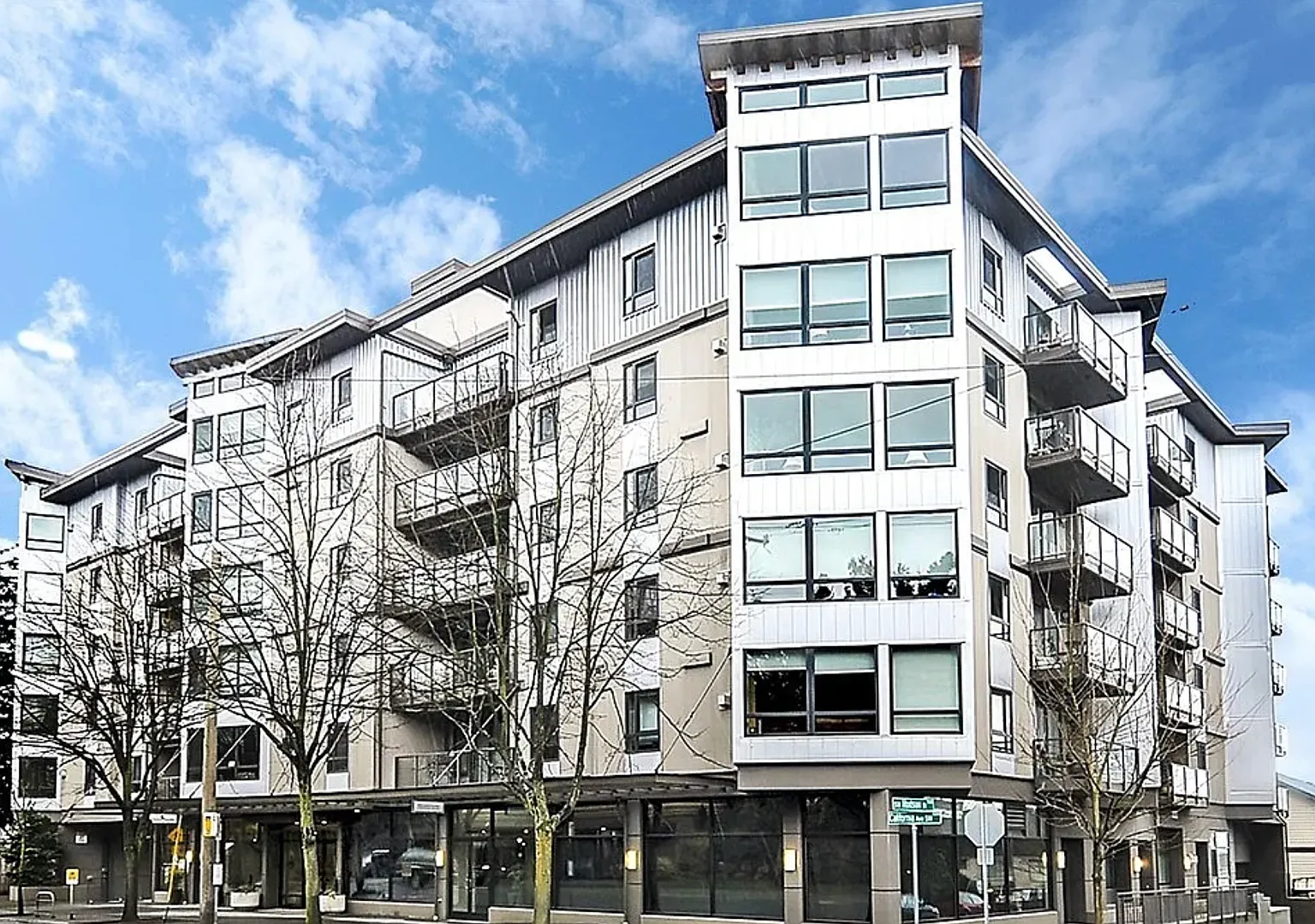 Ideally Located 2 Bed 2 Bath Condo @ A Highly Desirable Seattle Community! — Photo 1