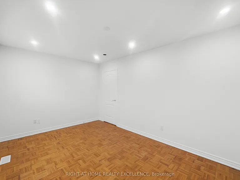 16 Whitford Ct #MAIN UPPER LEVEL — Photo 30