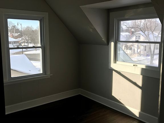 2nd image of 1719 Melrose St