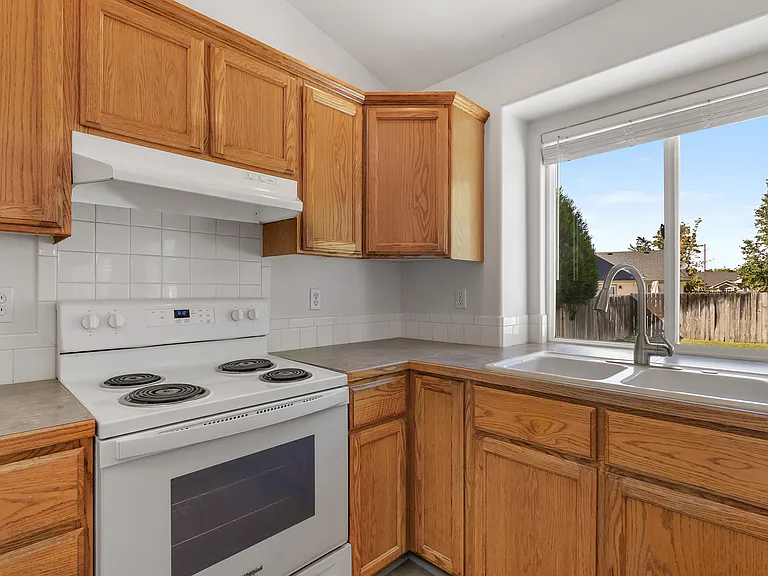 2114 E Olympic Ave — Photo 10