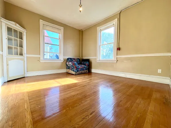 162 Academy Ave #2B, Providence, RI 02908