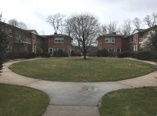 84 Shore Rd #C2, Pt Washington, NY 11050