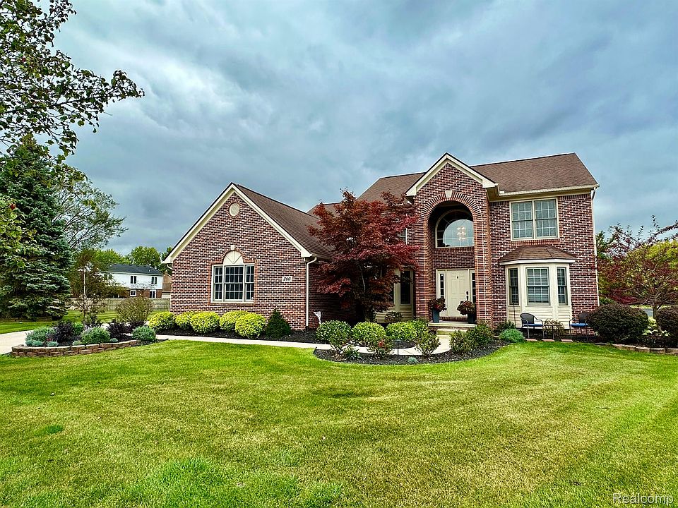 1st image of 260 Blossom Dr