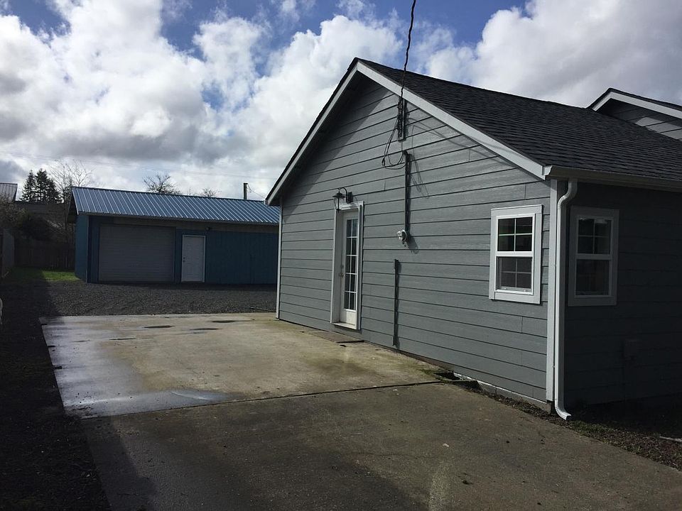 Side entrance to mudroom