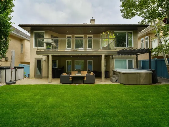 14 Prestige Point E, Edmonton, AB T6M 2T3