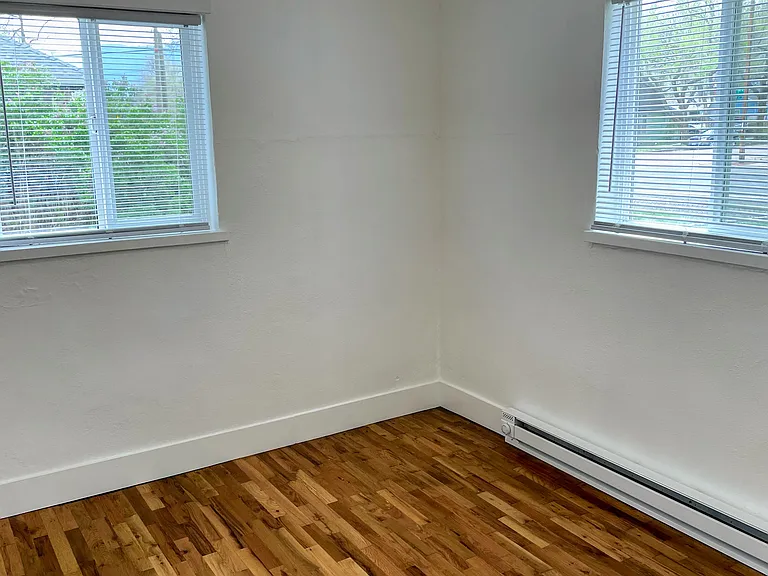 323 N Spruce St — Photo 7