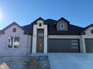 310 Hedge Dr, Centerton, AR 72719