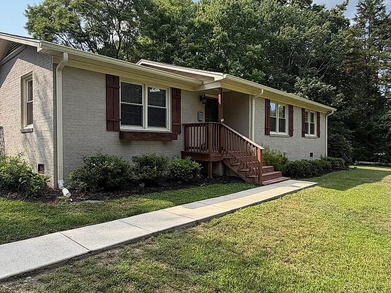 4807 Donvic Dr — Photo 2