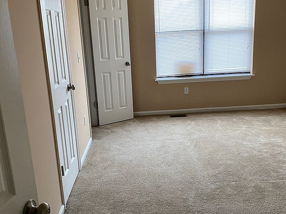 4th image of 956 Margaret Dr