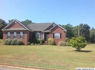 26 Southbend Dr, Talladega, AL 35160