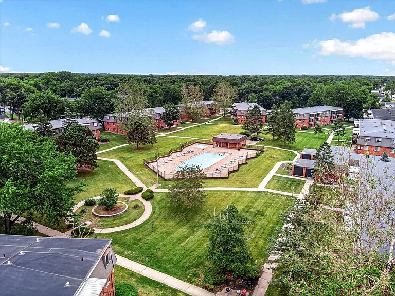 07-Property Aerial (South Pool)
