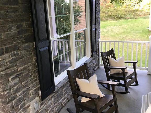 3rd image of 28 Walden Cir