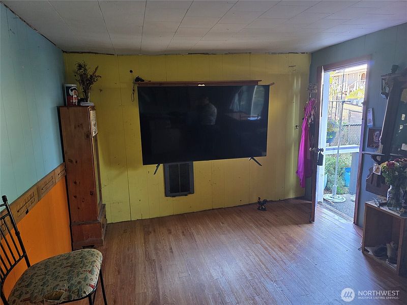 2nd image of 1765 Stewart Street