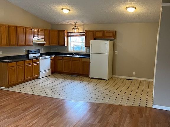 2nd image of 1131 Lynn St #1131B
