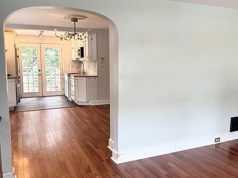 150 E Hartwell Ln — Photo 7