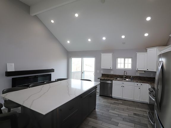 3rd image of 1700 Rivers Edge Dr SE