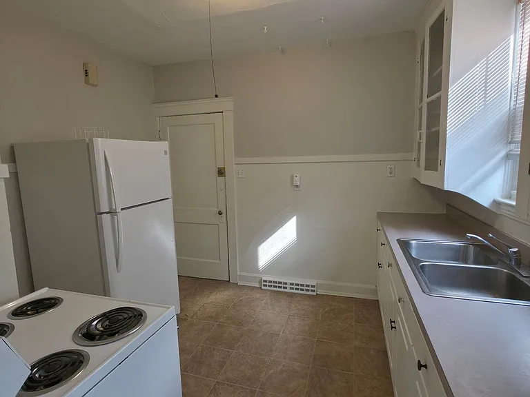 1363 Cranford Ave — Photo 3