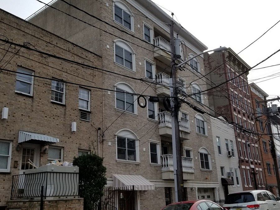 2nd image of 621 Monroe St