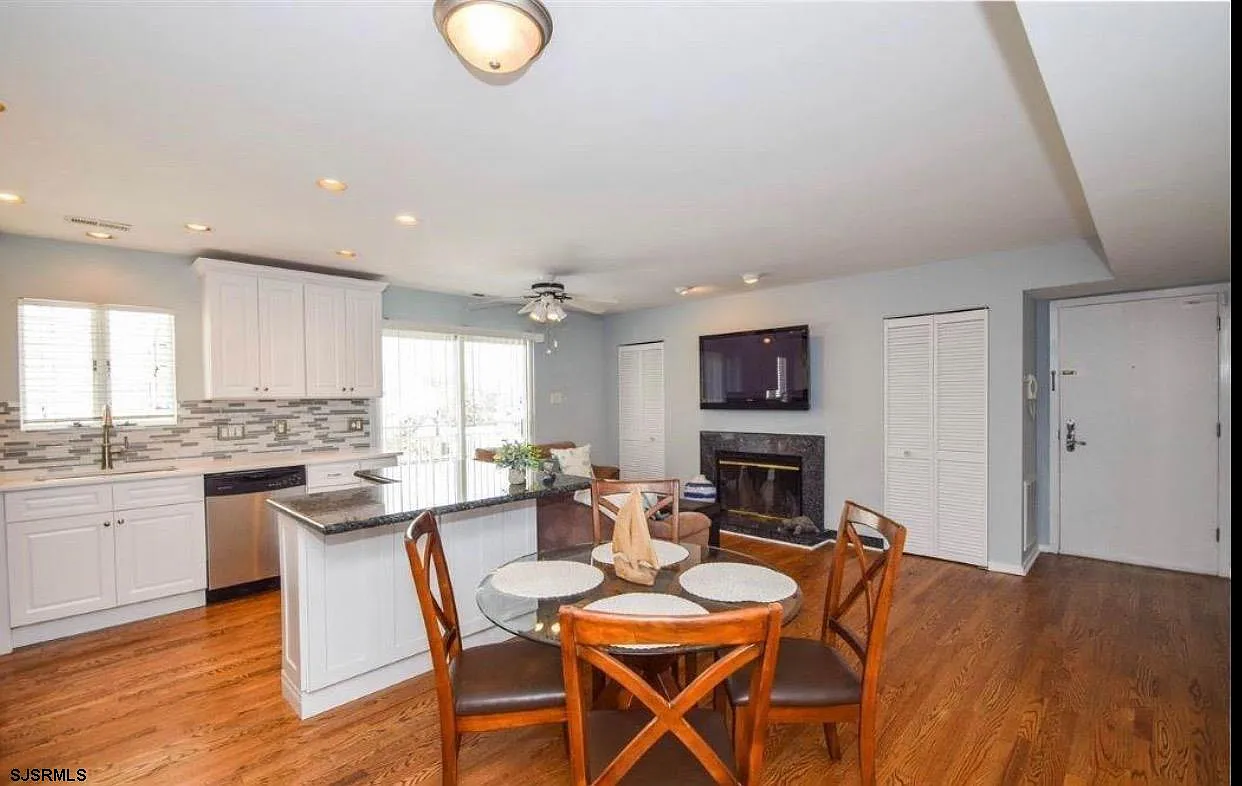 2 bed, 2.0 bath, $37,000 — Photo 3