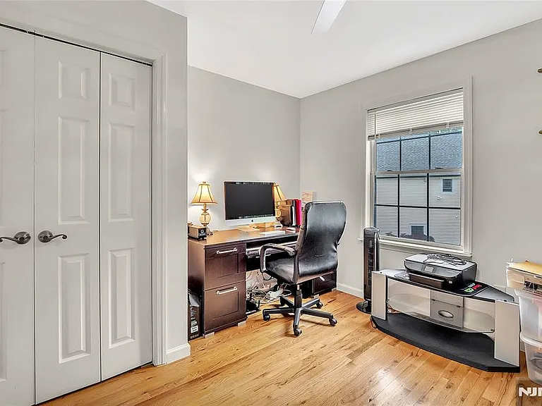 8 Mary Ct — Photo 15