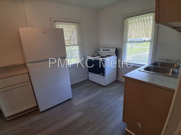 26 S Central St #9 — Photo 9