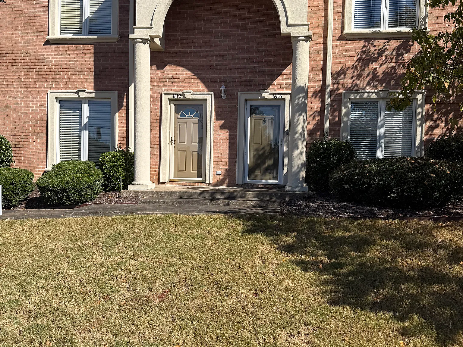 2 bed, 2.5 bath, 1320 sqft, $1,700 — Photo 1