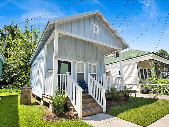 2nd image of 555 Congress St