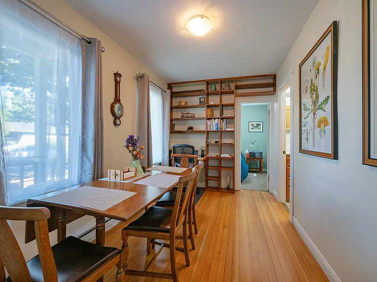 2431 Potter St — Photo 8
