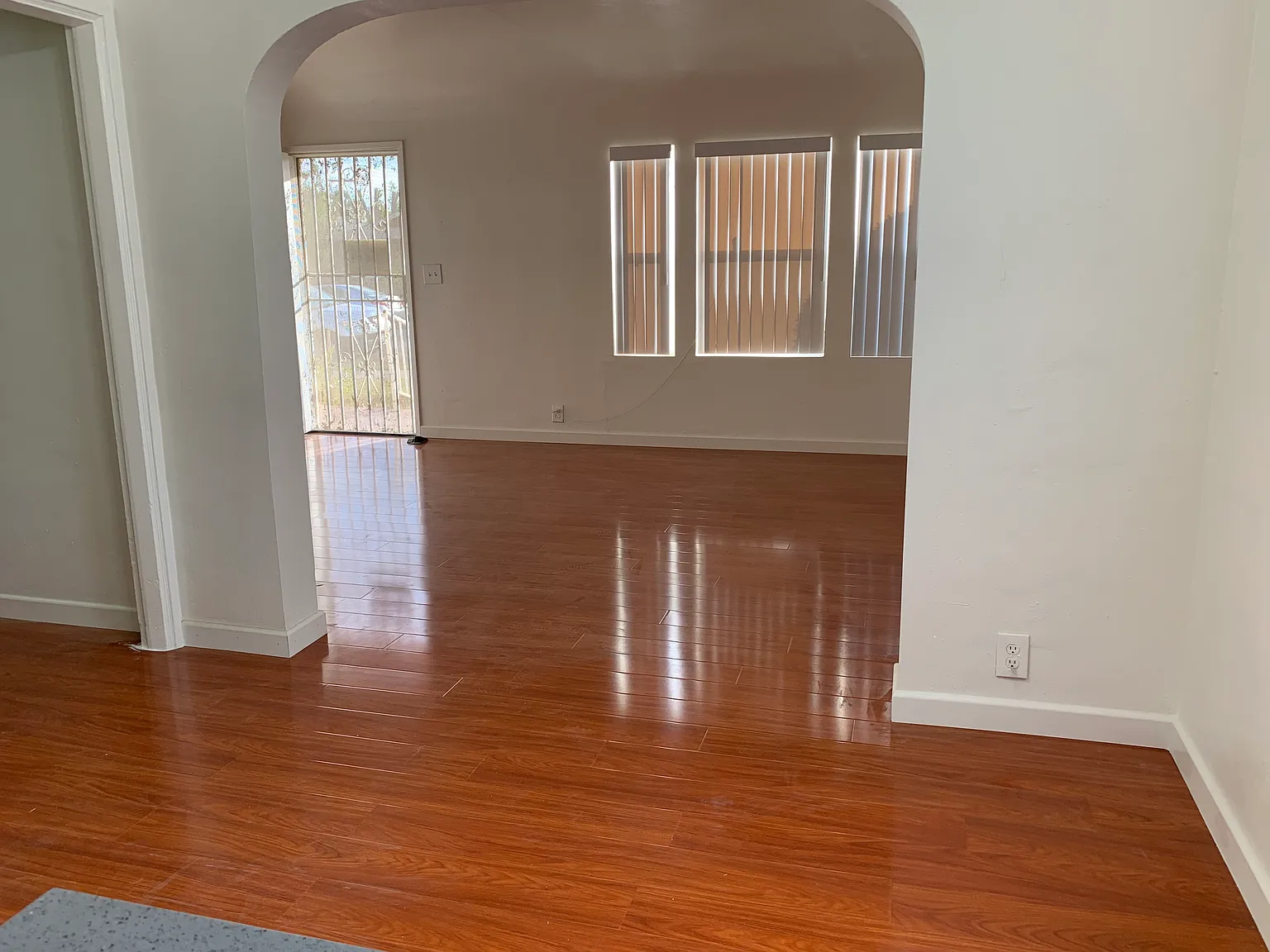 3 bed, 1100 sqft, $3,250 — Photo 2