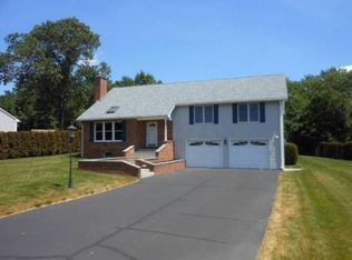 4 Hillside Meadows Dr, Southampton, MA 01073