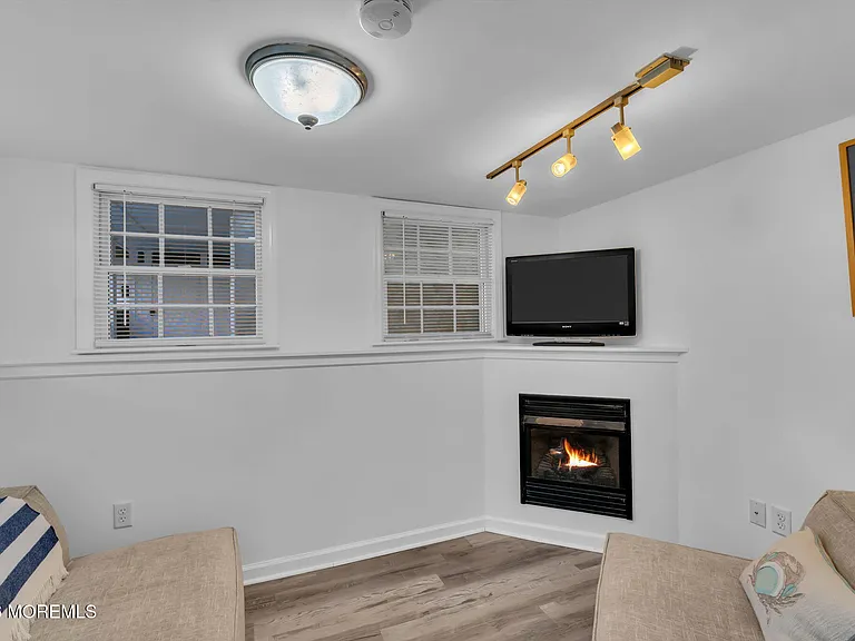 55 Beach Front — Photo 29