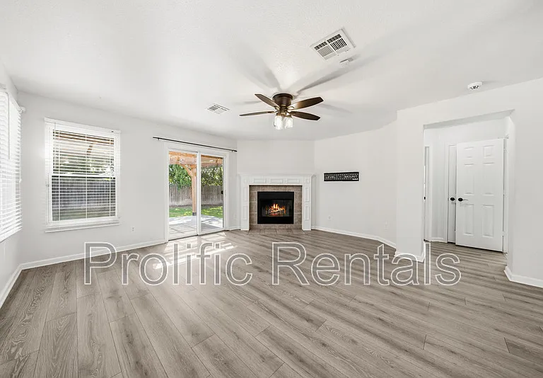 5304 Oster Dr — Photo 11